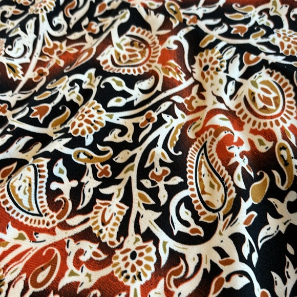 Elegant Black/Cream/Tan/Orange Patterned Skirt - Picture 2 of 3
